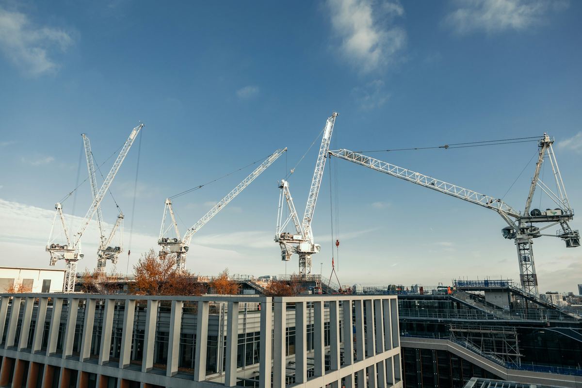 Multiple tower cranes over a large construction program